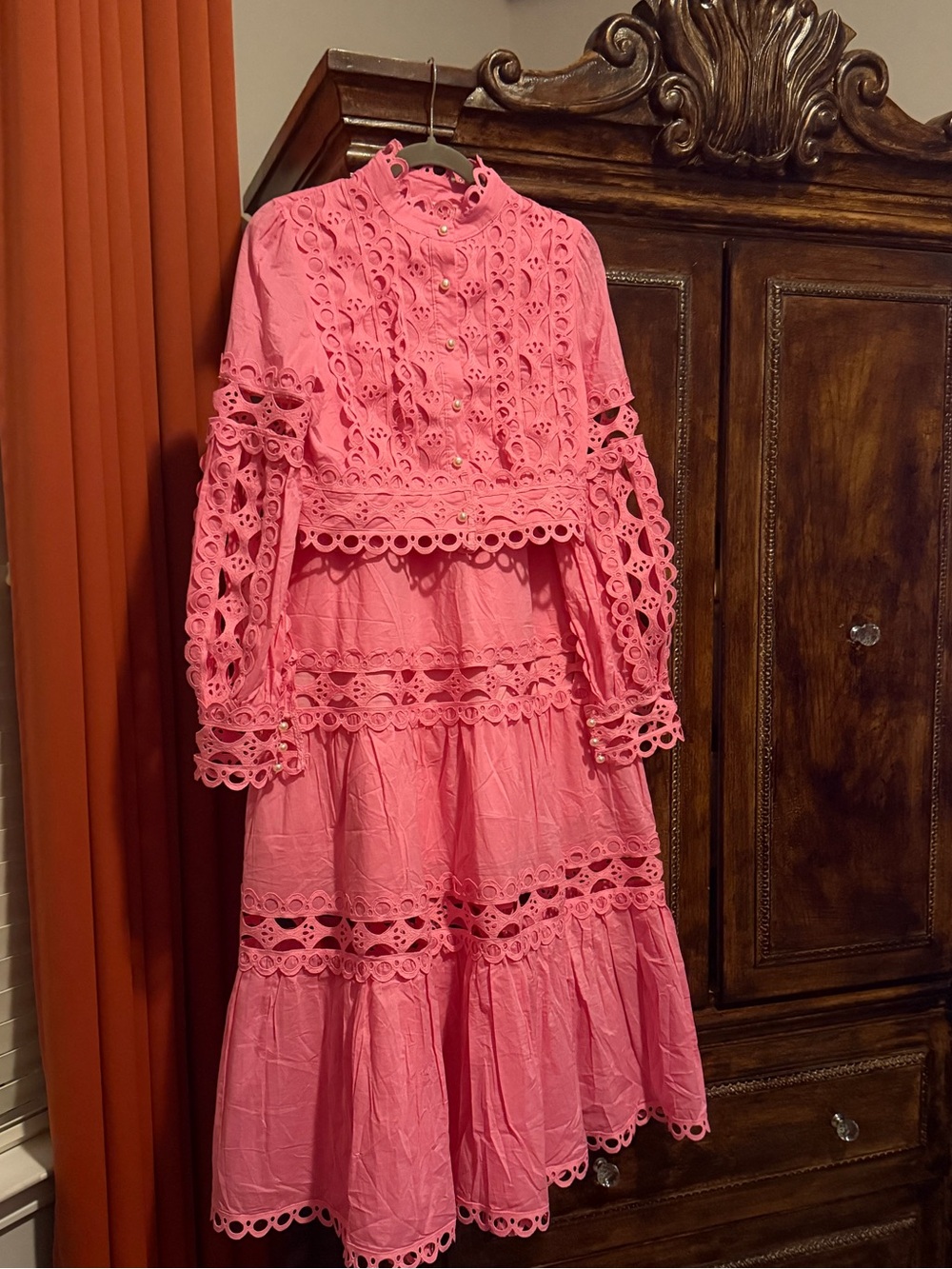 Womenโs Pink Eyelet Lace Long Sleeve Maxi Dress